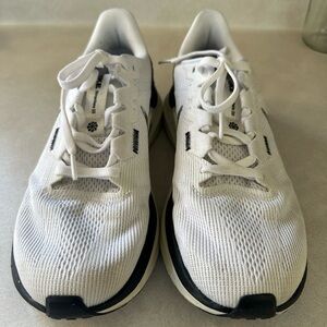 Nike air zoom structure 25 running shoes